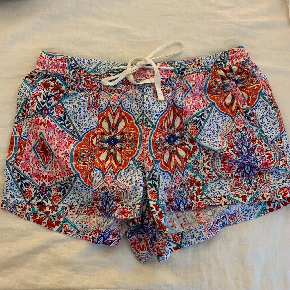 Patterned canvas shorts